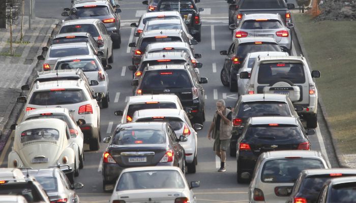 Foto: Albari Rosa/Arquivo AEN Com IPVA mais barato, número de motoristas que quitaram tributo cresce 12% no Paraná